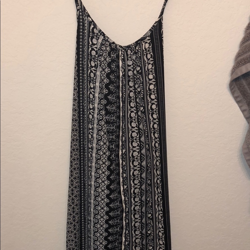 Black pattern lose dress